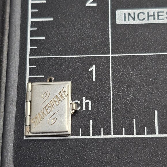 Antique Edwardian Sterling Silver 'Shakespeare' Locket .75" Literary Award - Picture 7 of 11